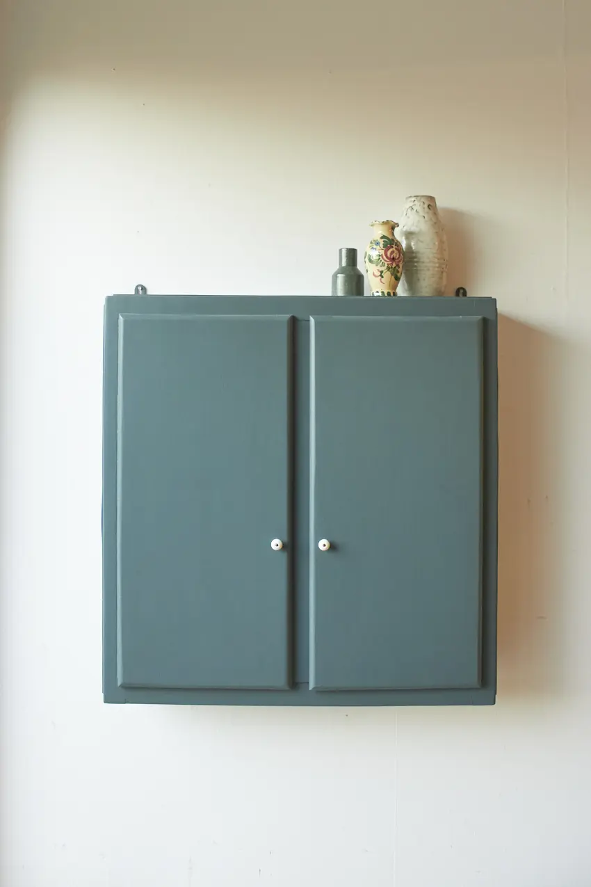 6230---Retro-hangkast-in-klif---Firma-Zoethout-01