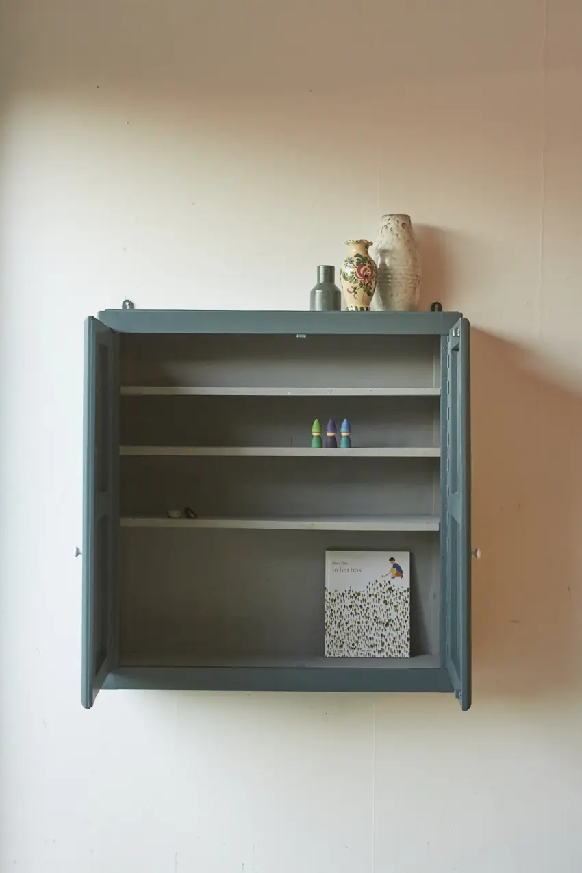 6230---Retro-hangkast-in-klif---Firma-Zoethout-06