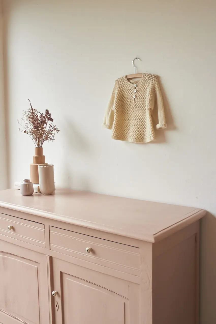 2513---Vintage-commode in-licht-roze-kleur---Firma-Zoethout-04