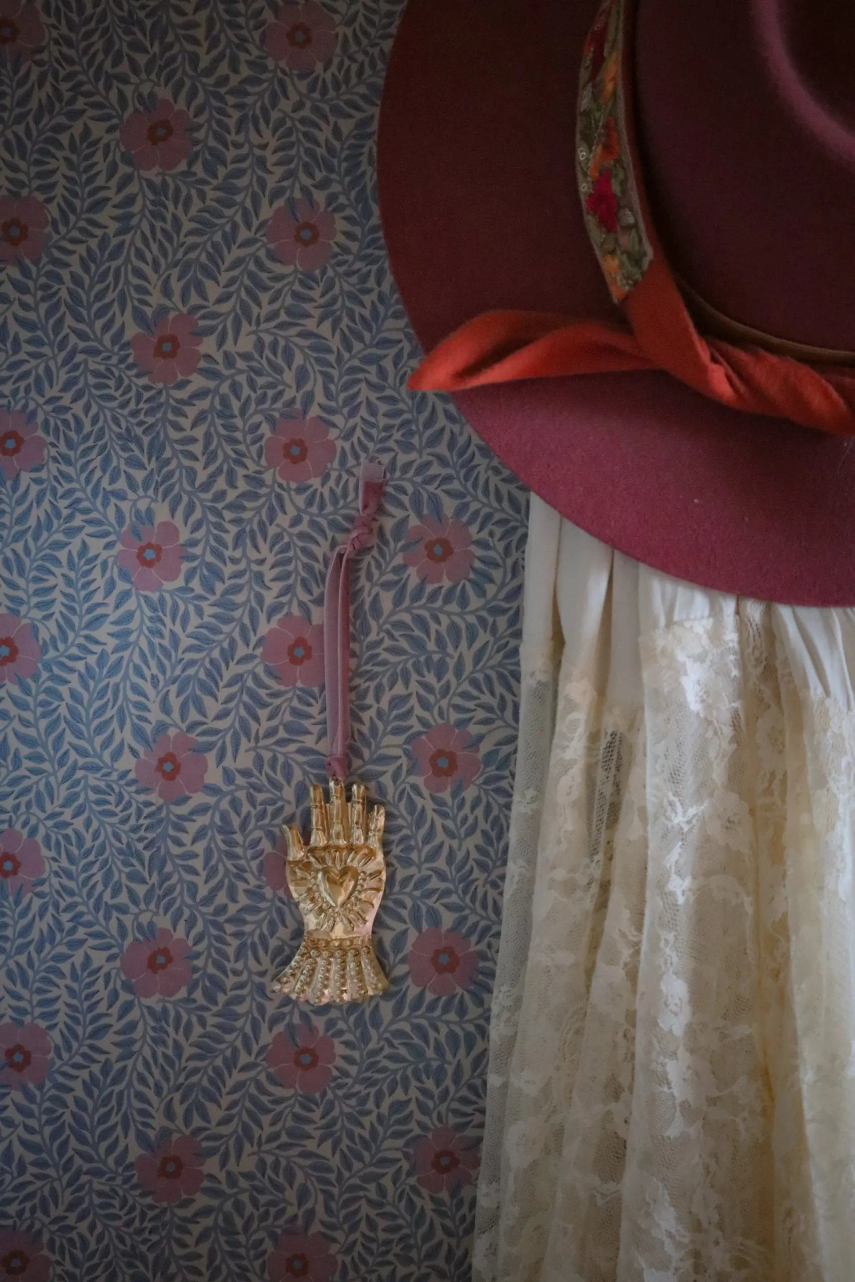 SummerGray-wallpaper-kicki-petal-pink-2_2048x