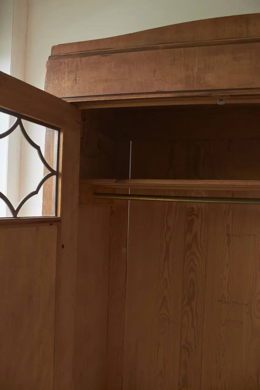 10804---Vintage-kinderkamer-kledingkast---Firma-Zoethout-08