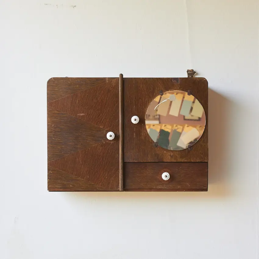 6243-Vintage-hangkastje-met-spiegel-Firma-Zoethout-00