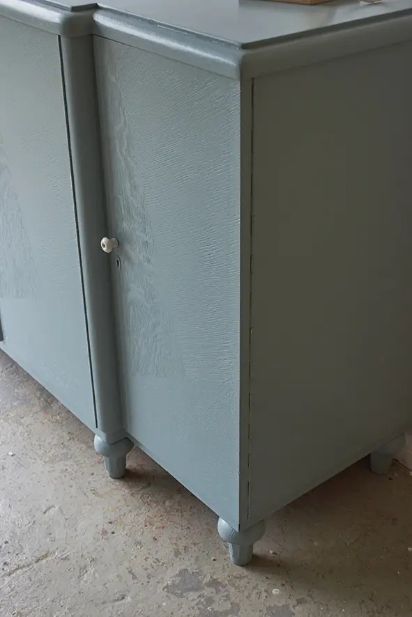 10780---Vintage-eikenhout-dressoir-in-licht-blauwe-kleur---Firma-Zoethout-07