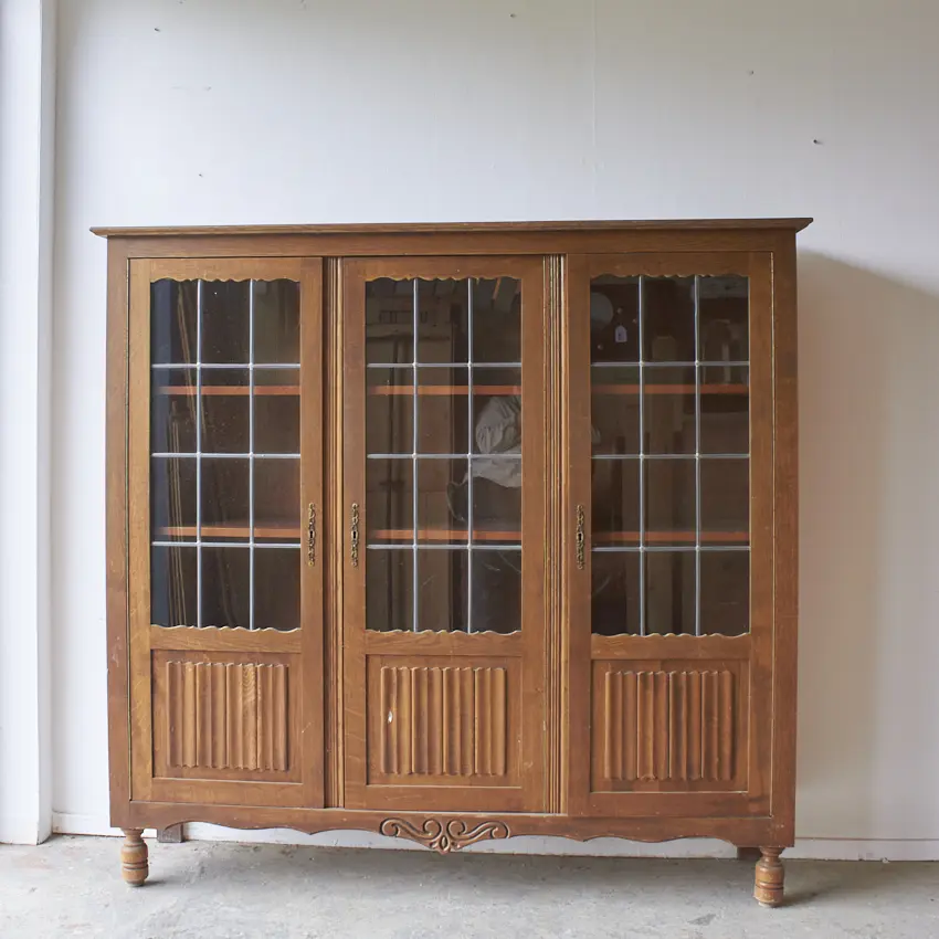 10832-Vintage-vitrine-kast-met-drie-glas-in-lood-deuren-Firma-Zoethout-00