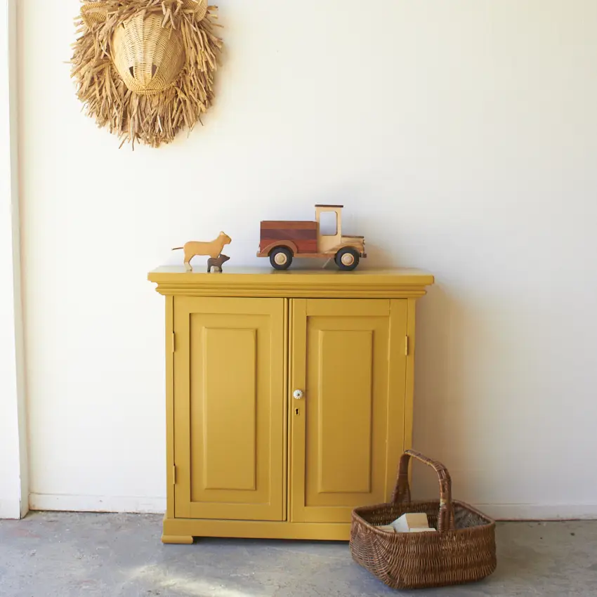 10848-vintage-speelgoedkast-in-okergeel-saffraan-Firma-Zoethout