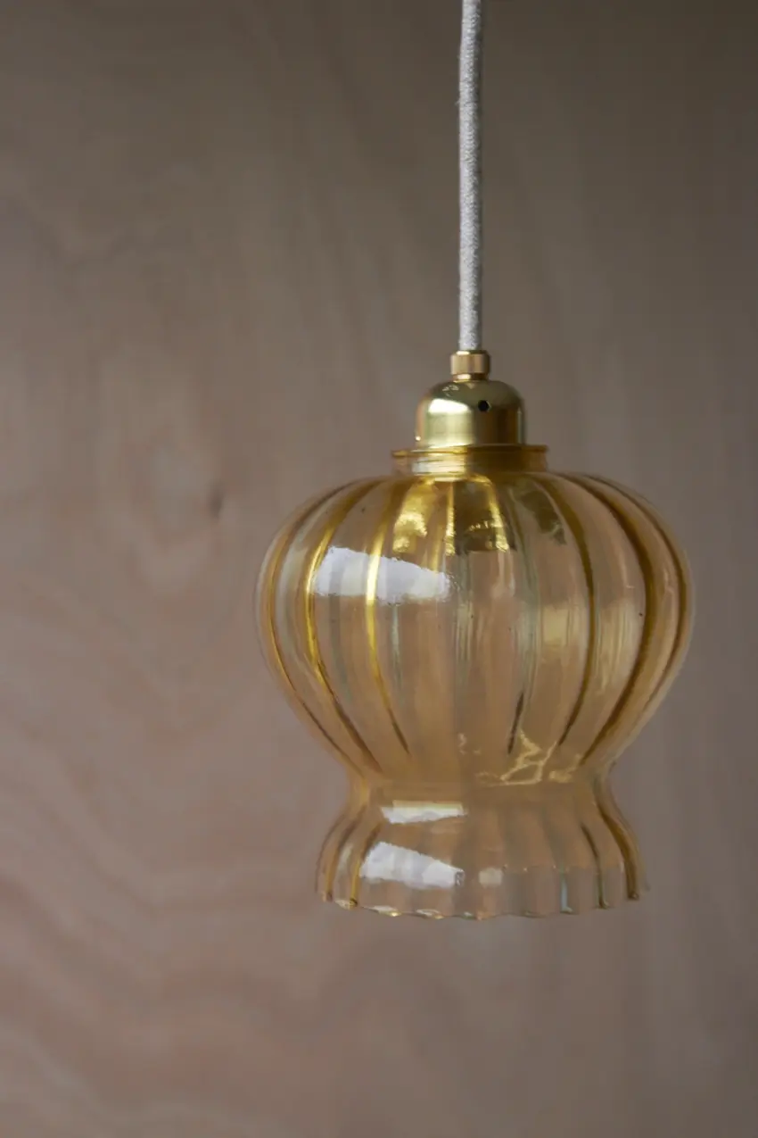 530--elegant-lampenkapje-in-helder-geel-glas--0.2