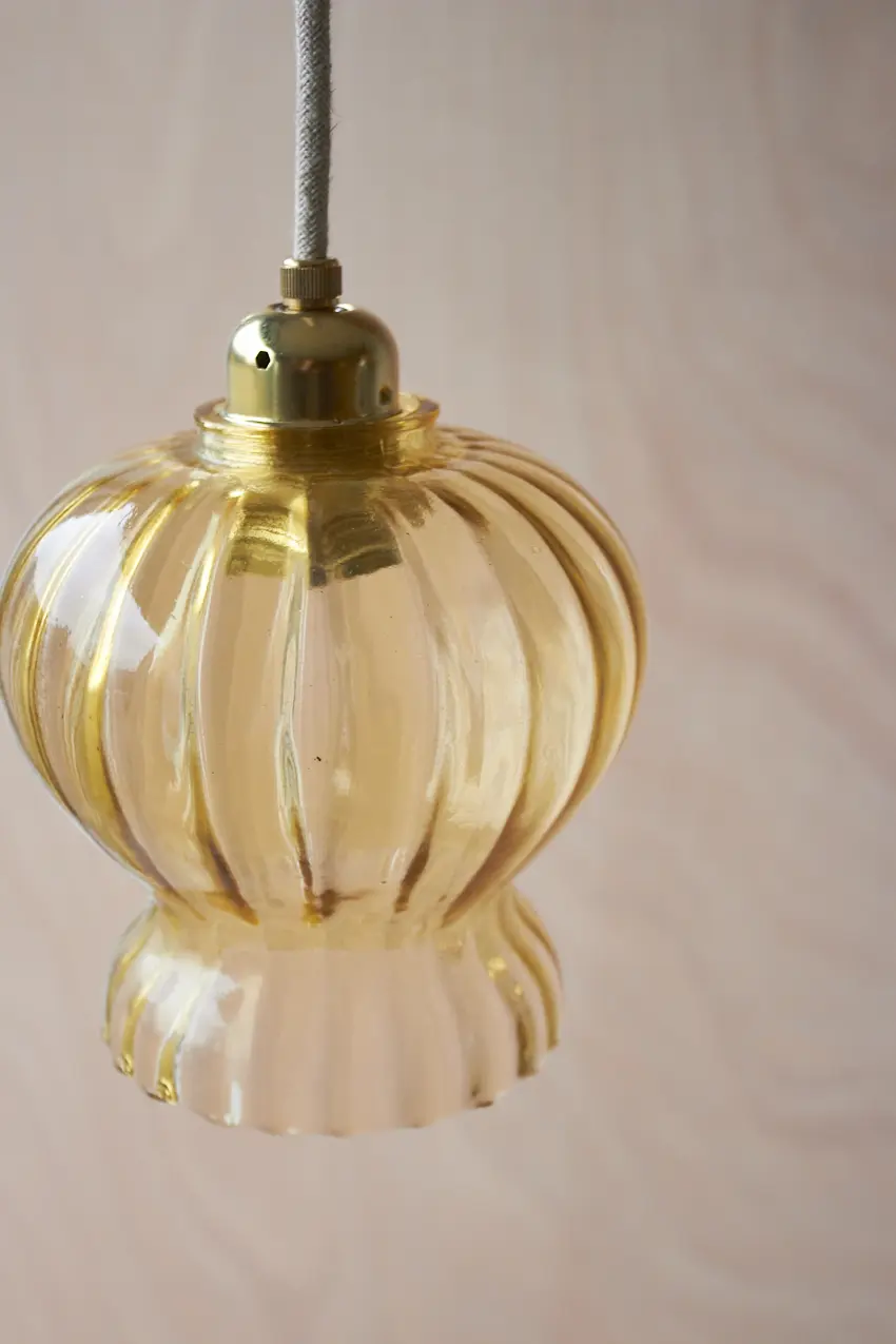 530--elegant-lampenkapje-in-helder-geel-glas--0.3
