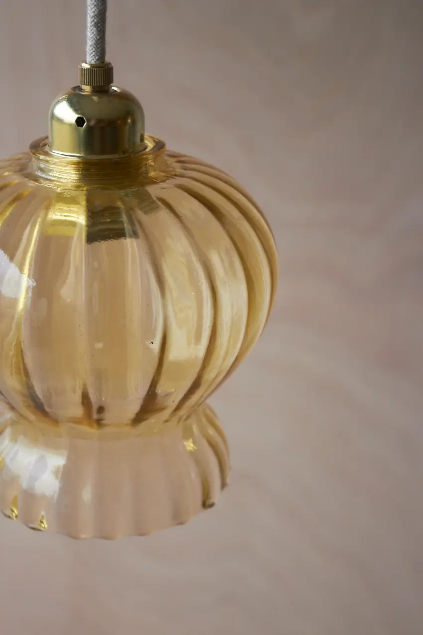 530--elegant-lampenkapje-in-helder-geel-glas--0.4