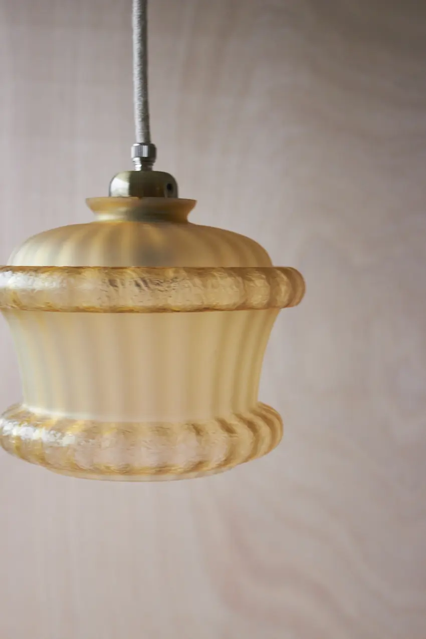 590--bijzonder-vintage-hanglampje-in-mat-geel-glas--02