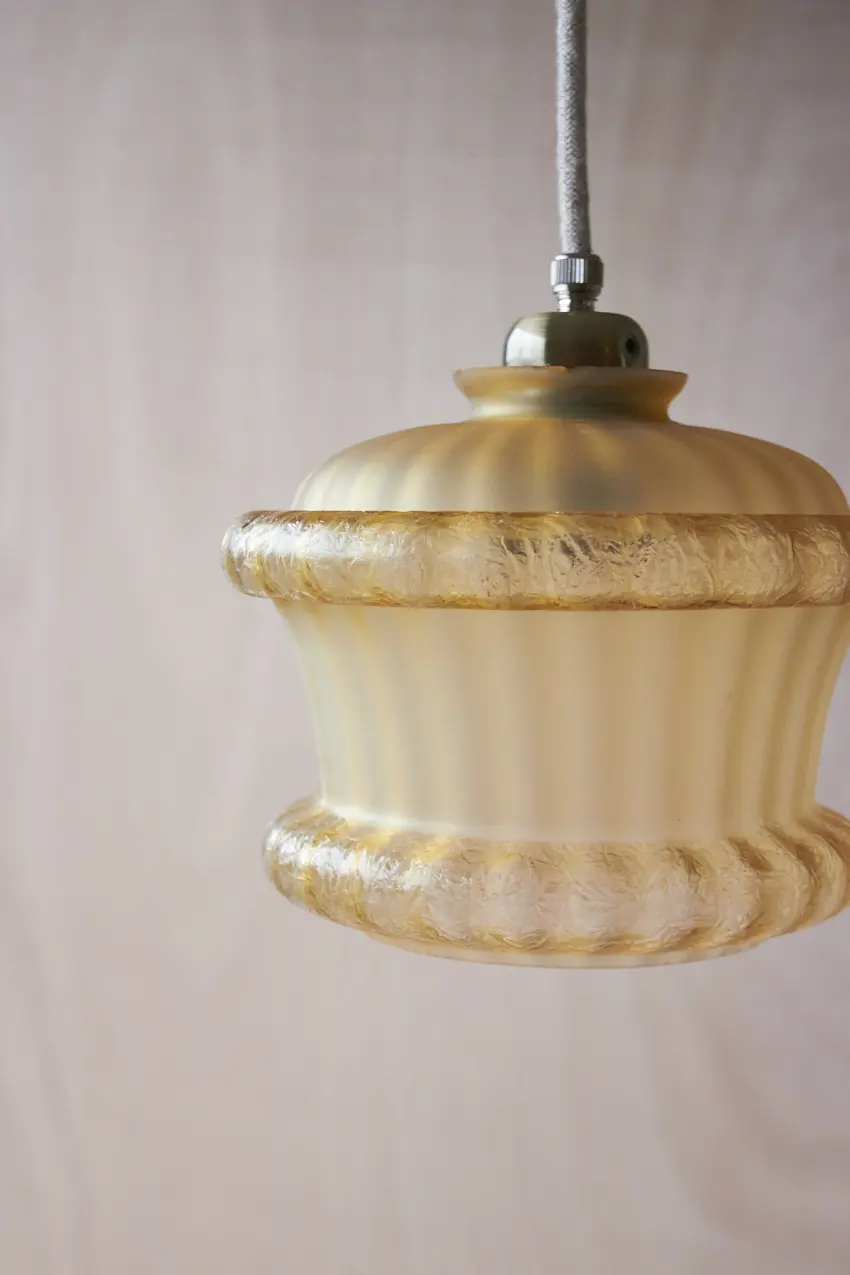 590--bijzonder-vintage-hanglampje-in-mat-geel-glas--03