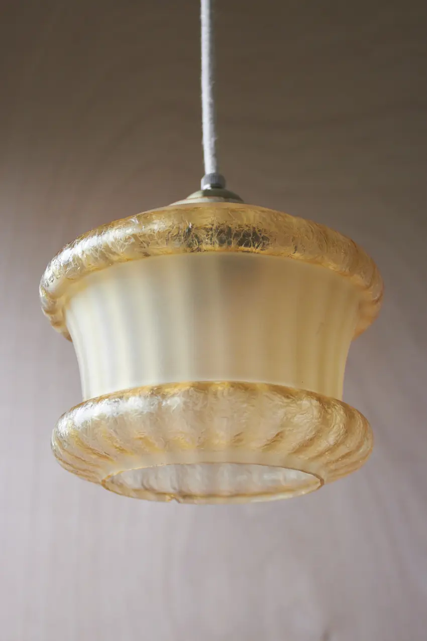 590--bijzonder-vintage-hanglampje-in-mat-geel-glas--04