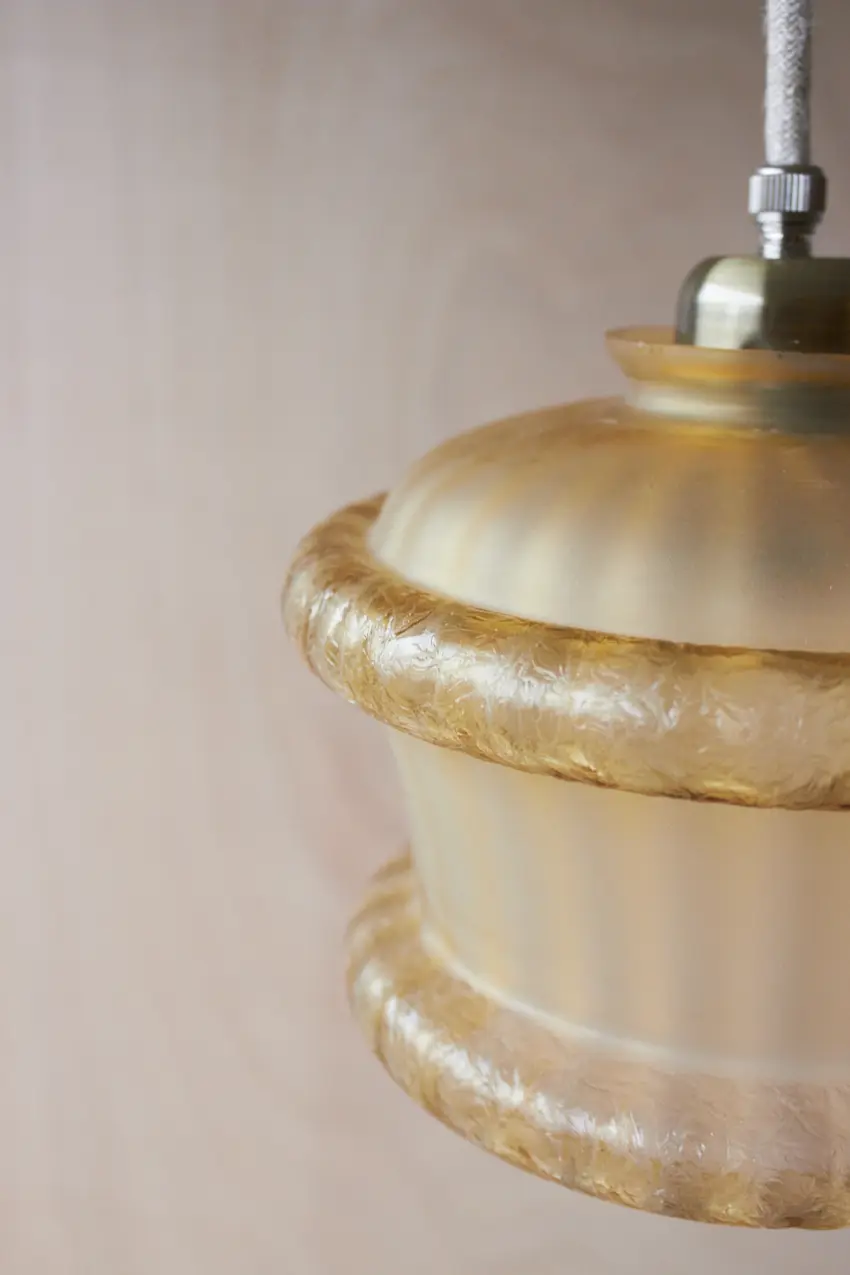 590--bijzonder-vintage-hanglampje-in-mat-geel-glas--05