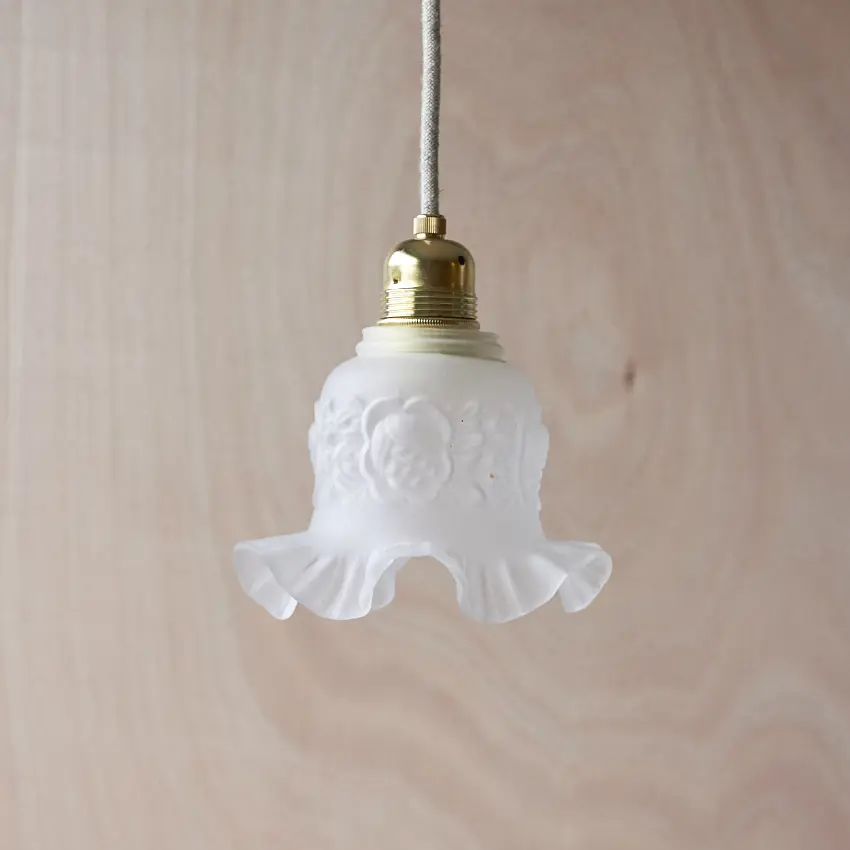 Lief wit glazen hanglampje met ruches 592