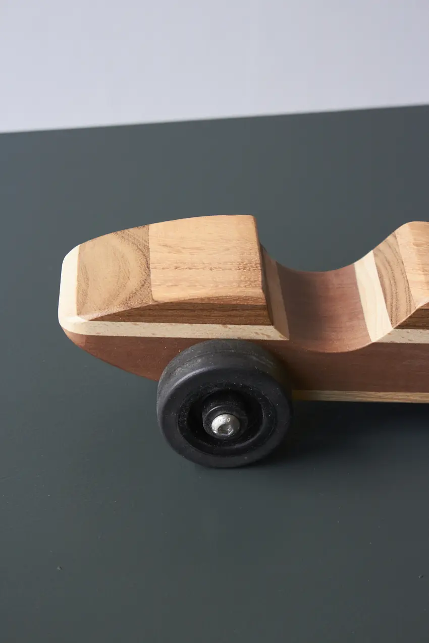 HW9096---Houten-raceauto---Firma-Zoethout-02