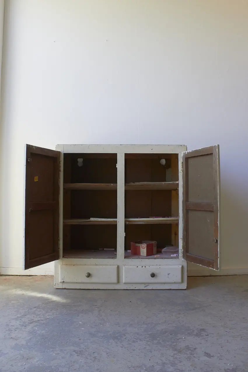 10776---vintage-kast-met-deurtjes-en-lades---Firma-Zoethout-05