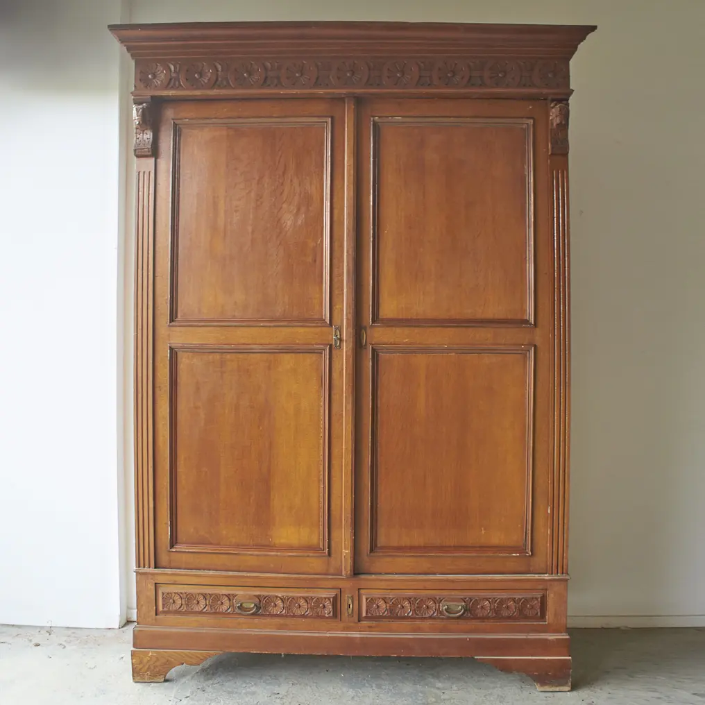 10862-Demontabele-houten-kast-met-twee-paneel-deuren-Firma-Zoethout