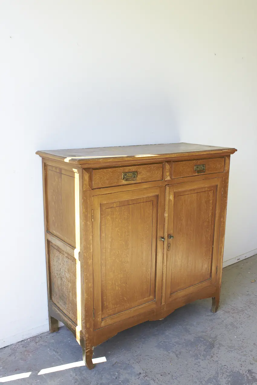 10869---Vintage-spelletjeskast-met-hoekige-details---Firma-Zoethout-03