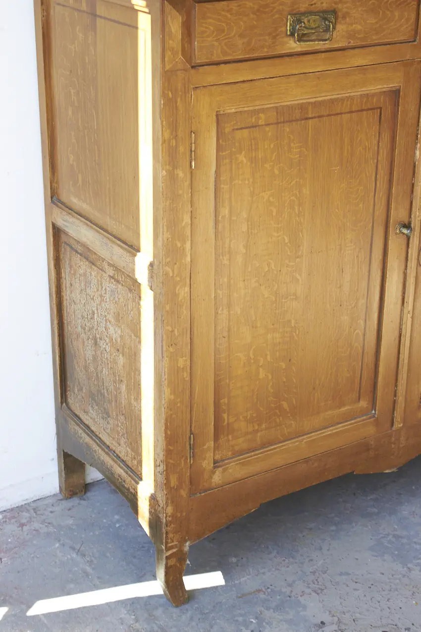 10869---Vintage-spelletjeskast-met-hoekige-details---Firma-Zoethout-04