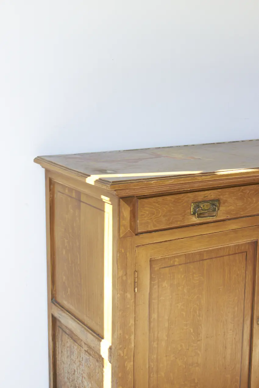10869---Vintage-spelletjeskast-met-hoekige-details---Firma-Zoethout-05