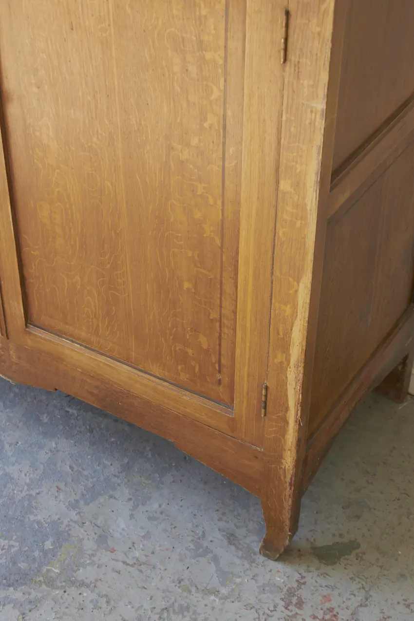 10869---Vintage-spelletjeskast-met-hoekige-details---Firma-Zoethout-06