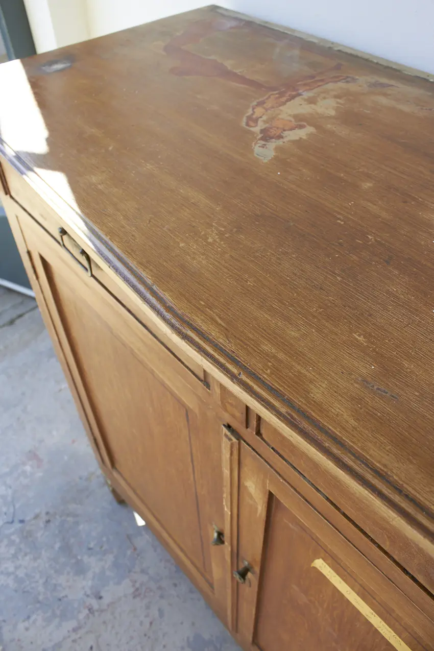 10869---Vintage-spelletjeskast-met-hoekige-details---Firma-Zoethout-11
