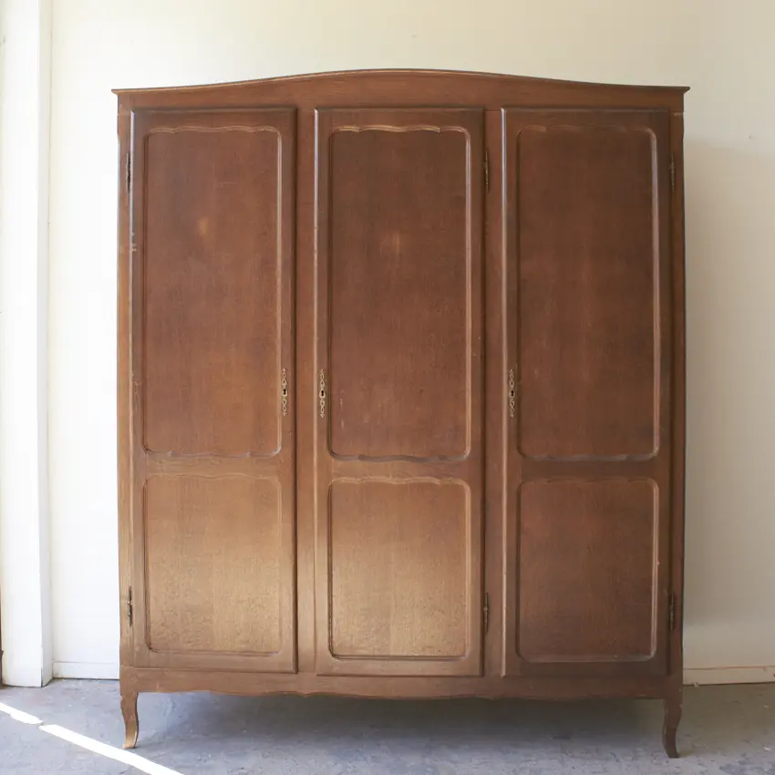 10870-Demontabele-sierlijke-kinderkamer-kledingkast-met-drie-deuren-Firma-Zoethout