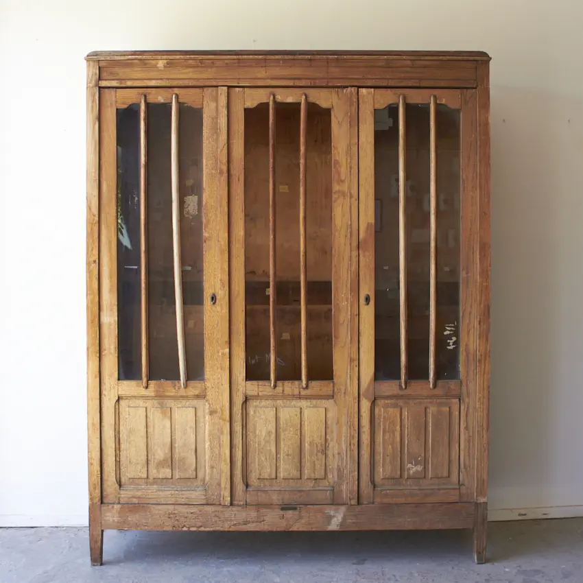 10874-Prachtige-demontabele-vitrine-kast-met-drie-deuren-Firma-Zoethout-0