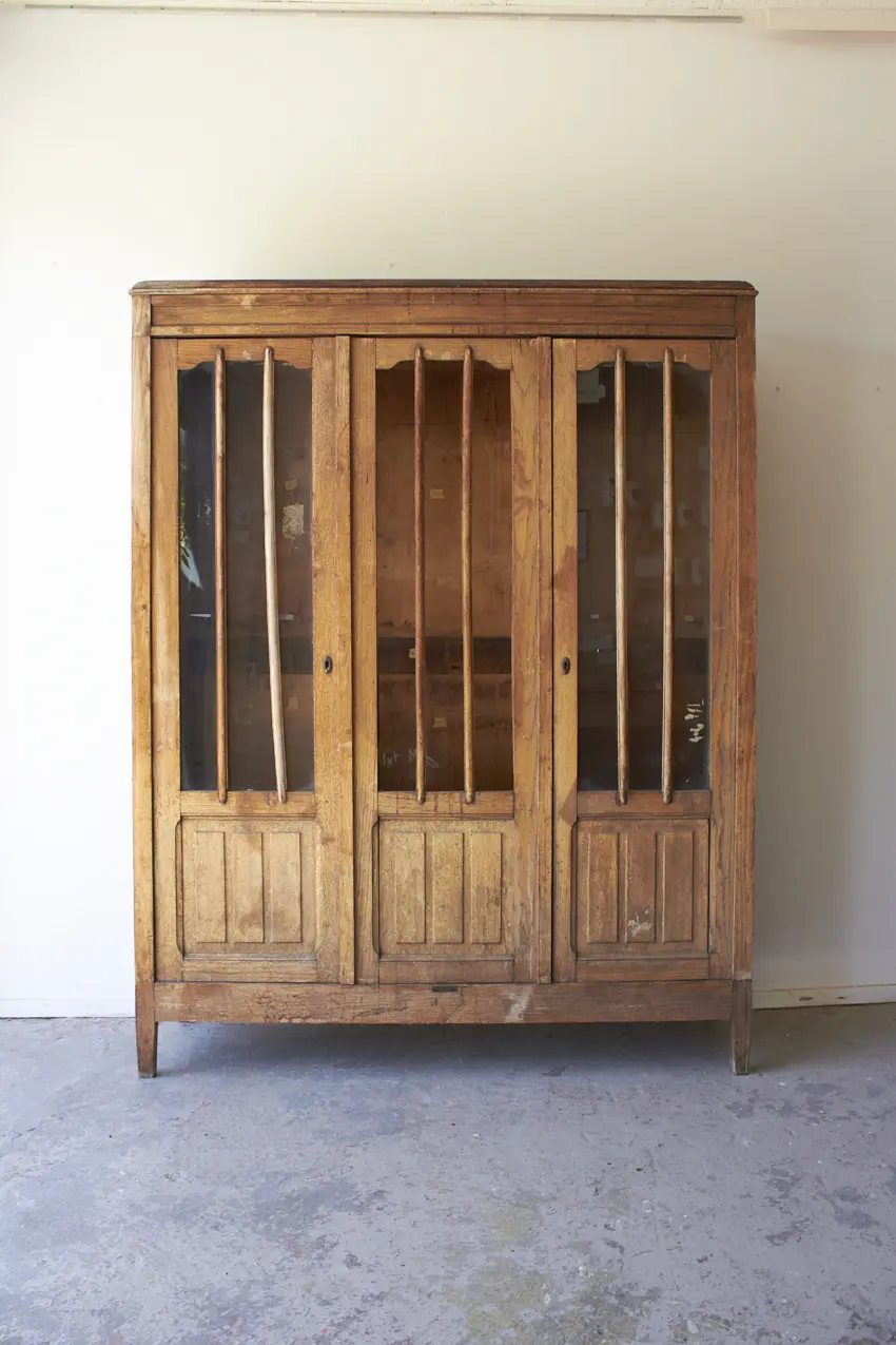 10874---Prachtige-demontabele-vitrine-kast-met-drie-deuren---Firma-Zoethout-01