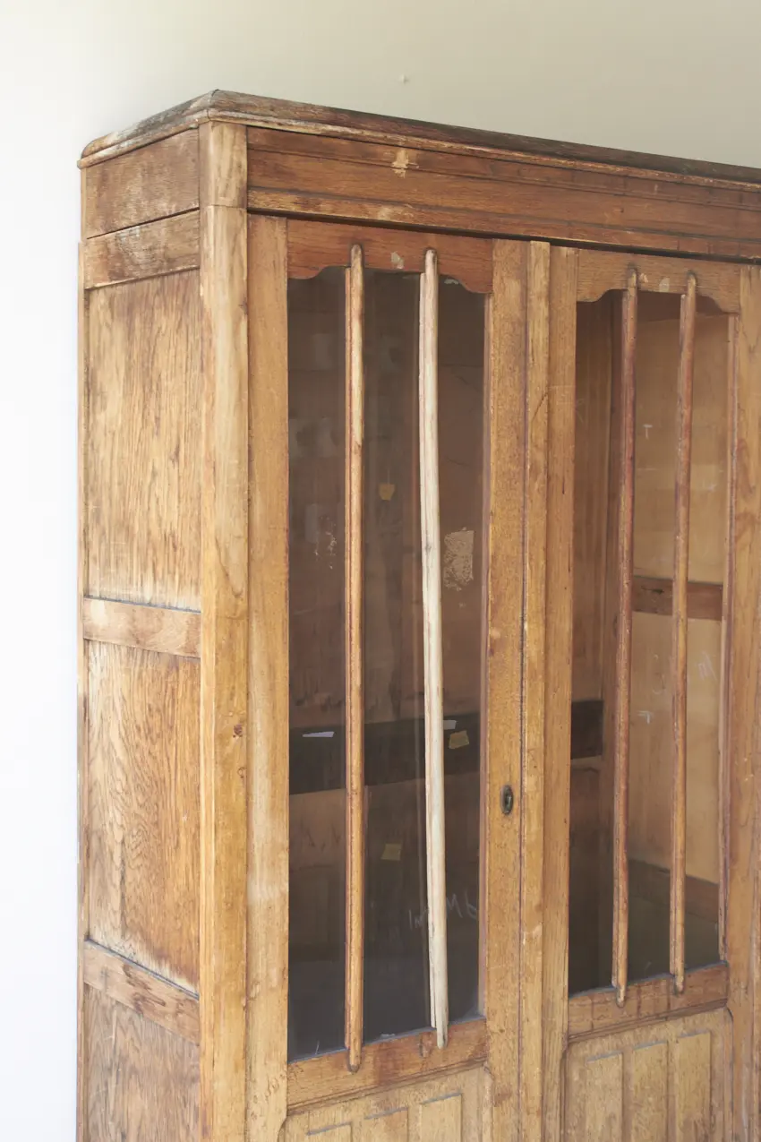 10874---Prachtige-demontabele-vitrine-kast-met-drie-deuren---Firma-Zoethout-03