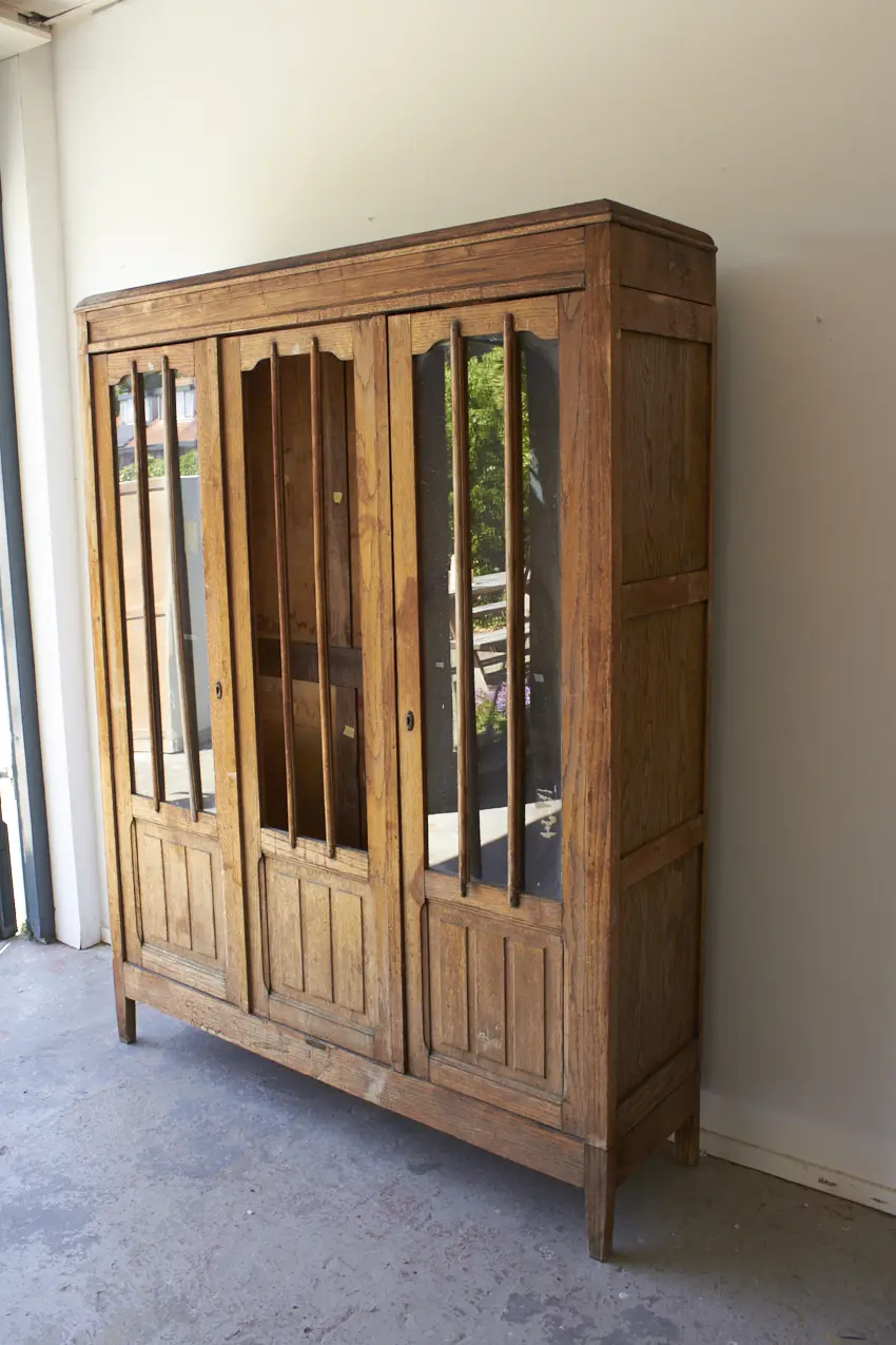 10874---Prachtige-demontabele-vitrine-kast-met-drie-deuren---Firma-Zoethout-05