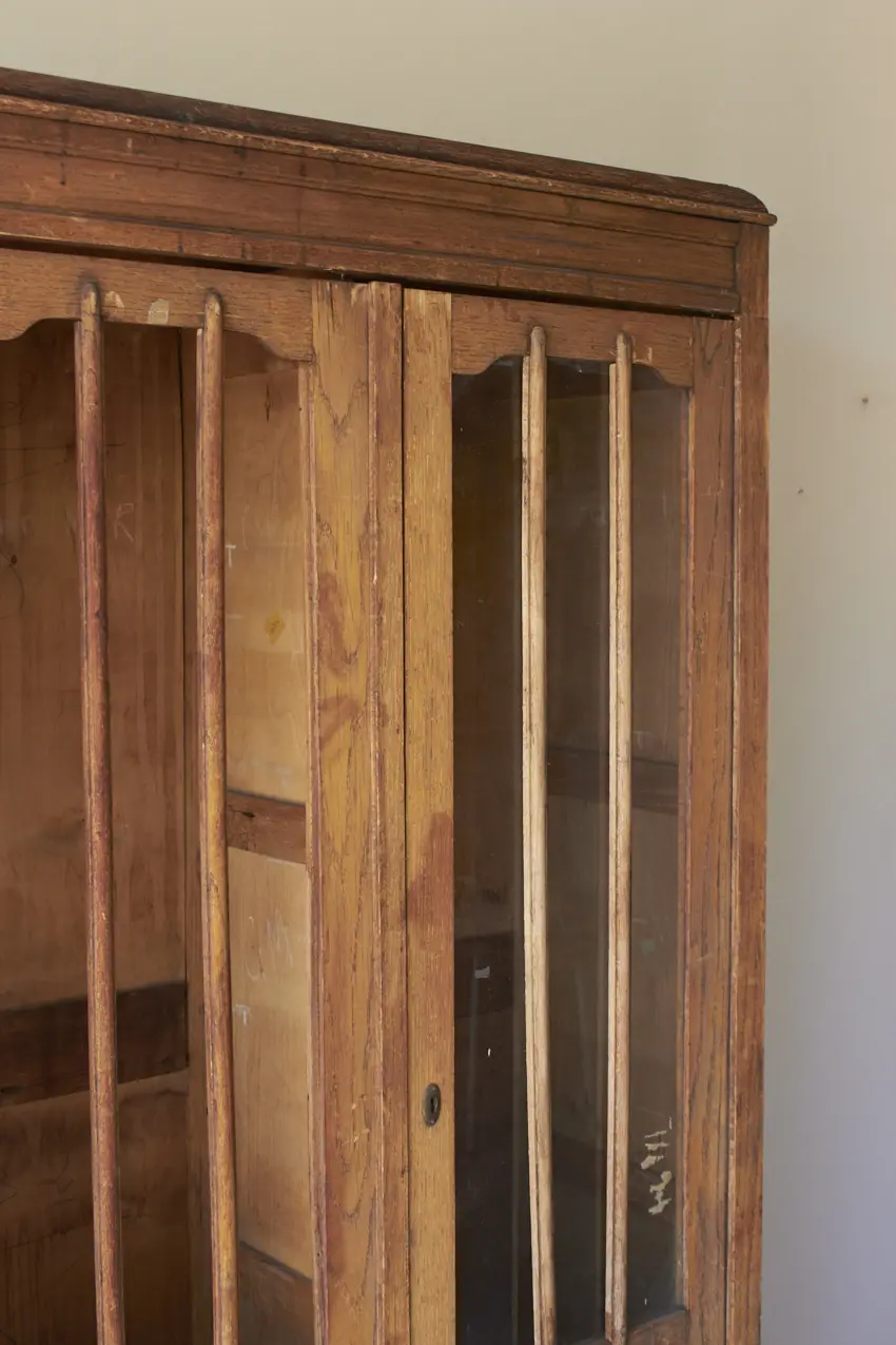 10874---Prachtige-demontabele-vitrine-kast-met-drie-deuren---Firma-Zoethout-07