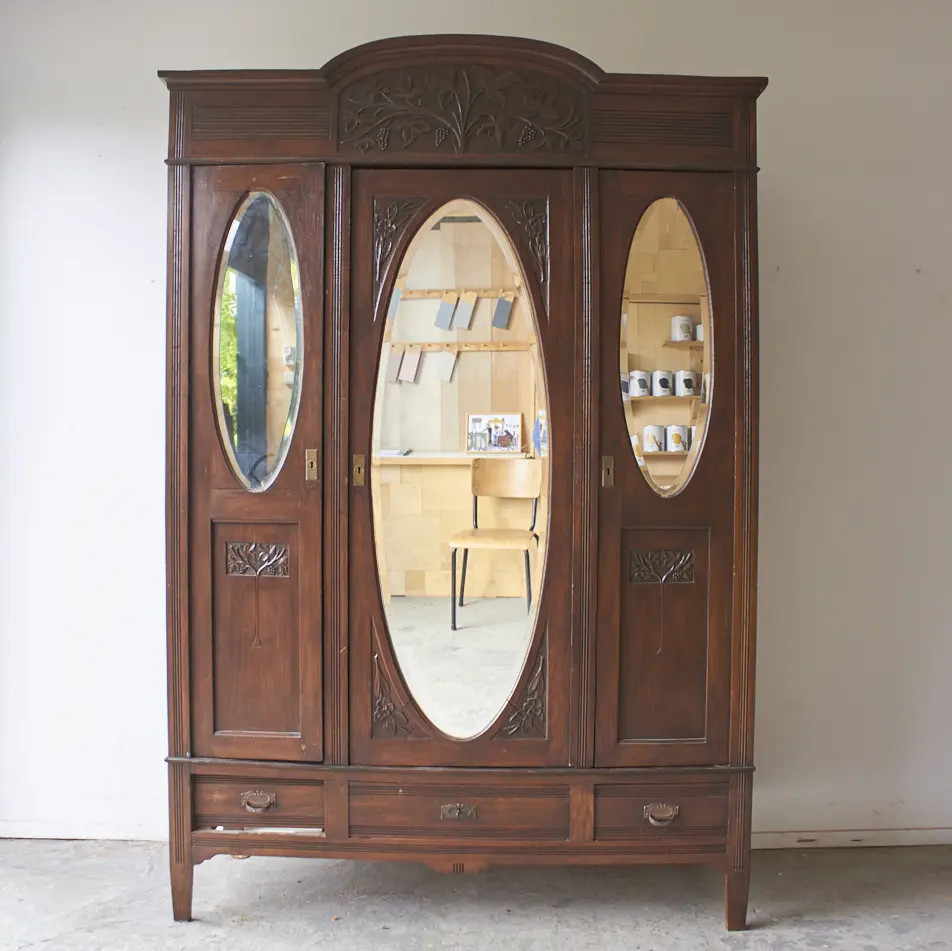 10893-Demontabele-spiegelkast-met-drie-deuren-Firma-Zoethout