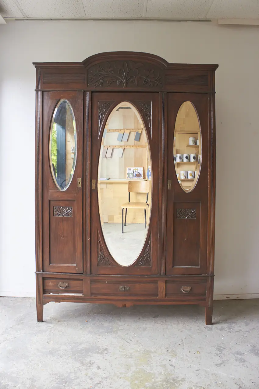 10893---Demontabele-spiegelkast-met-drie-deuren---Firma-Zoethout-01