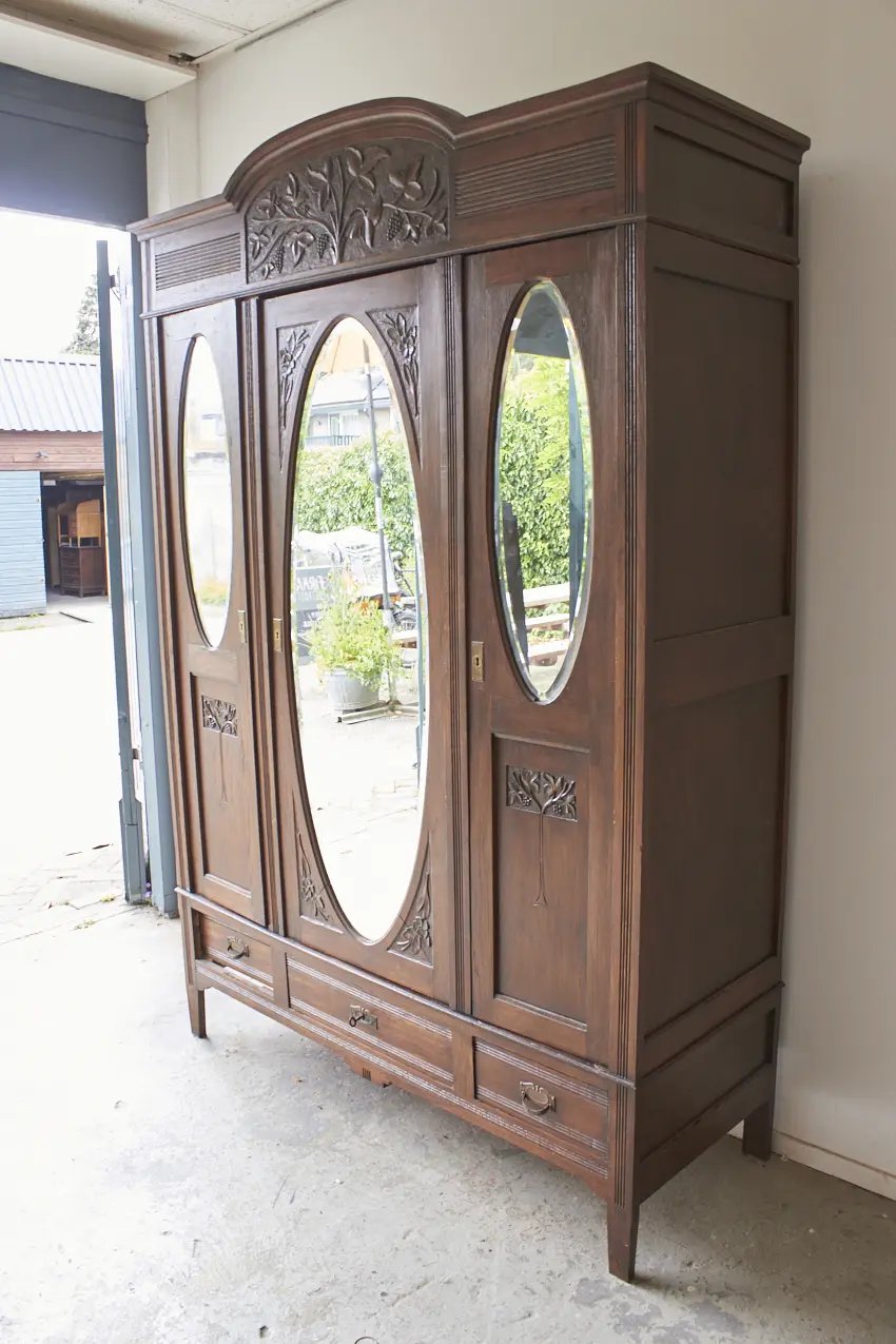 10893---Demontabele-spiegelkast-met-drie-deuren---Firma-Zoethout-02