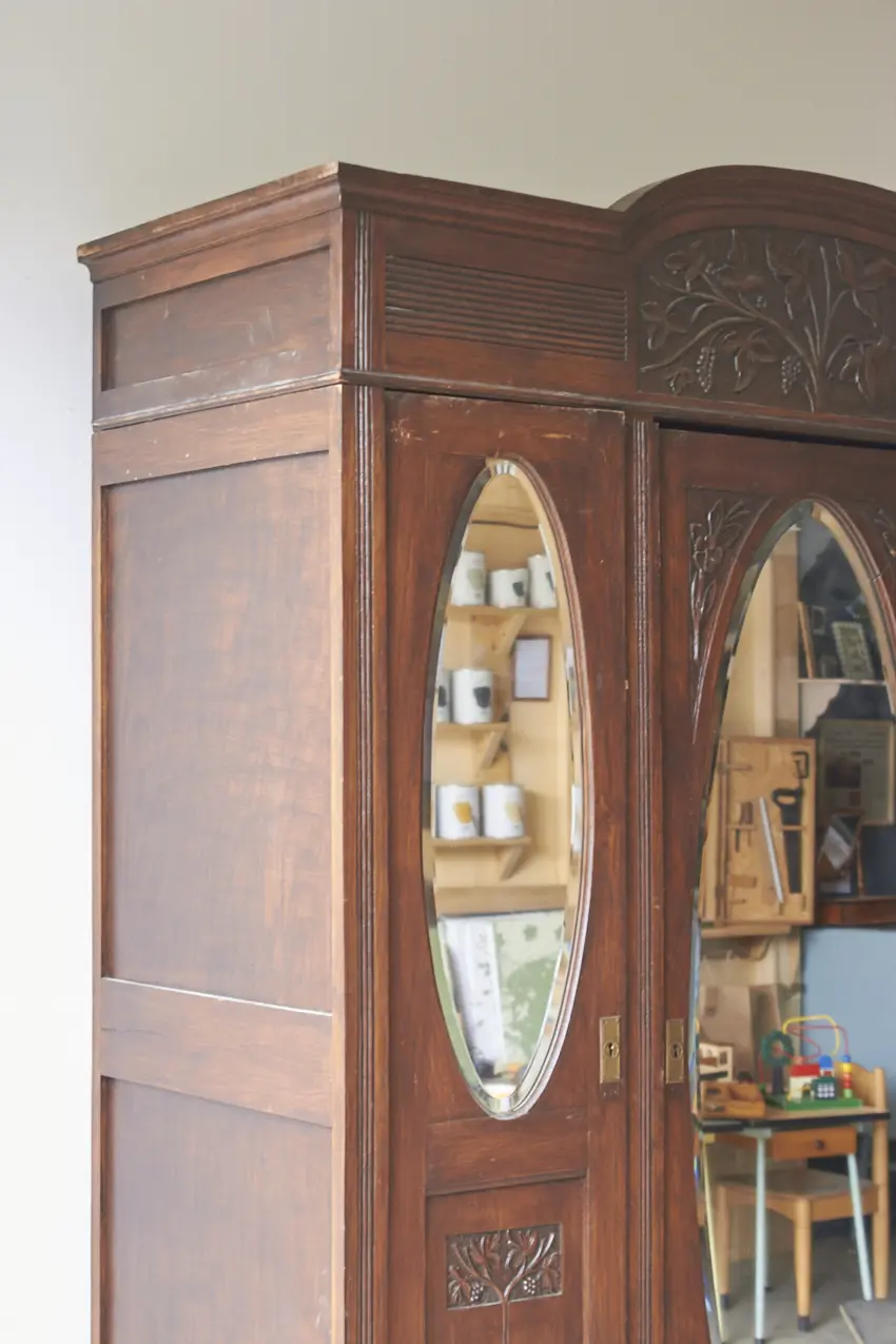 10893---Demontabele-spiegelkast-met-drie-deuren---Firma-Zoethout-06