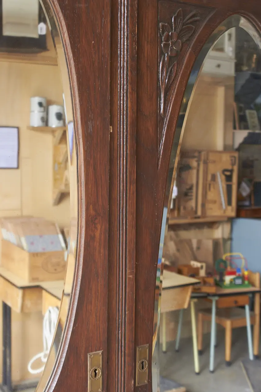 10893---Demontabele-spiegelkast-met-drie-deuren---Firma-Zoethout-08