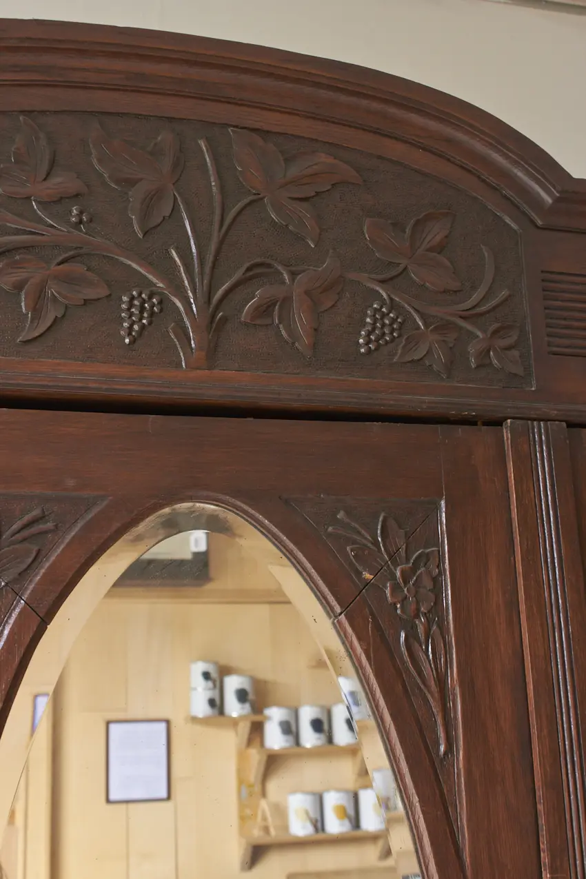 10893---Demontabele-spiegelkast-met-drie-deuren---Firma-Zoethout-09