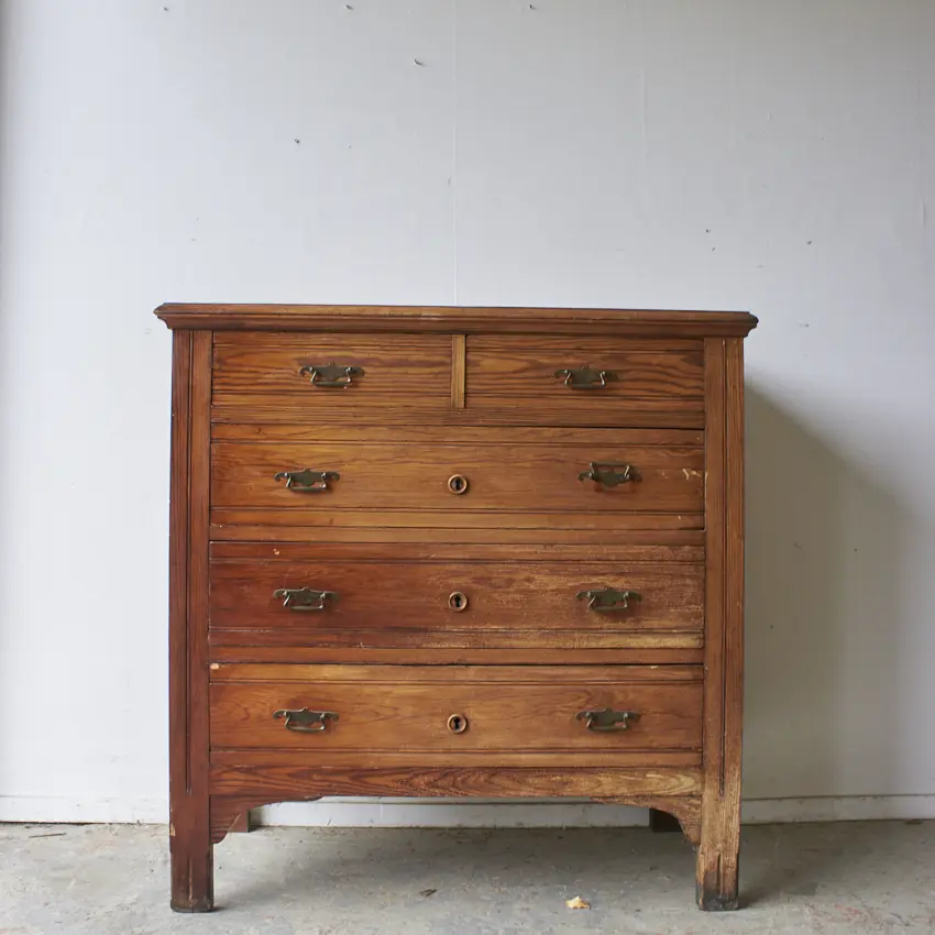 2560 compacte vintage ladecommode met subtiele details