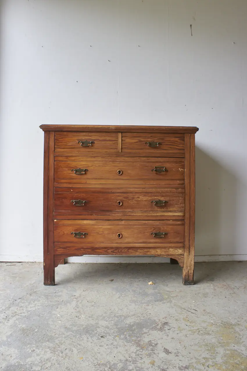 2560—compacte-vintage-ladecommode-met-subtiele-details--06