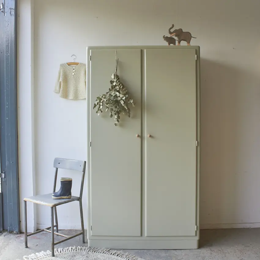 10875-Retro-stijl-houten-locker-in-voorjaar-kleur-Firma-Zoethout-00