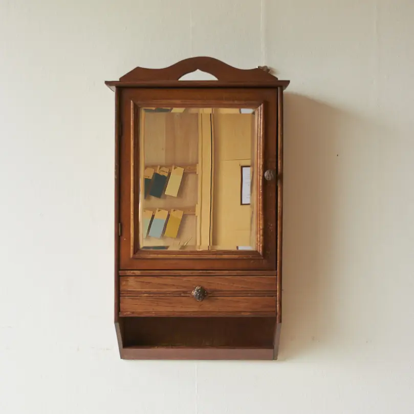 6251-Vintage-hangkastje-met-spiegel-Firma-Zoethout-00