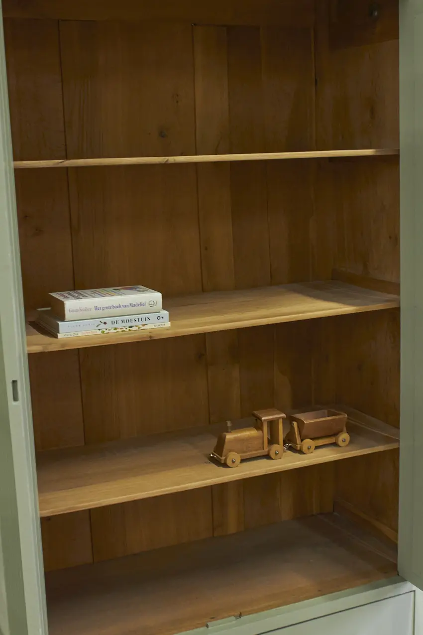 10943-1---Prachtige-houten-kast-in-Artisjok-kleur---Firma-Zoethout-011