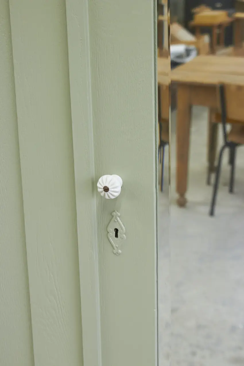 10943-1---Prachtige-houten-kast-in-Artisjok-kleur---Firma-Zoethout-07