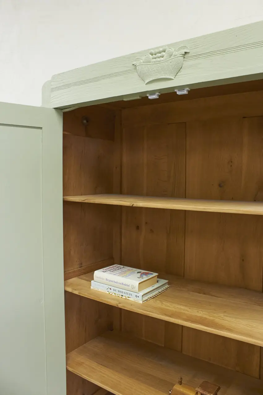 10943-1---Prachtige-houten-kast-in-Artisjok-kleur---Firma-Zoethout-09