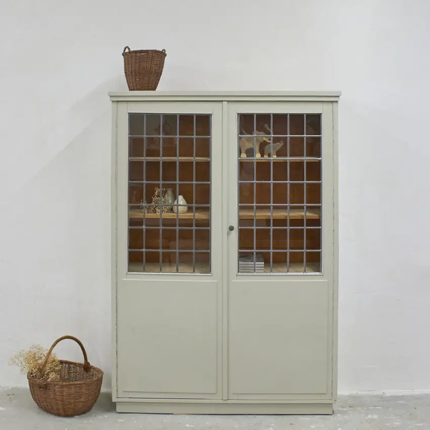 10983-Vintage-vitrine-kast-in-Linnen-kleur-Firma-Zoethout-00