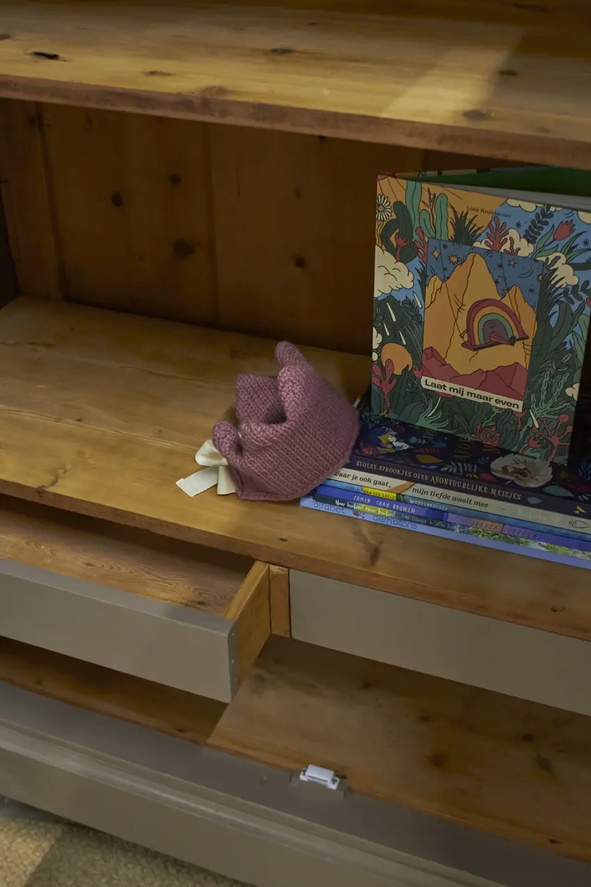 10938-1---Vintage-houten-spelletjes-kast-in-Hazel----Firma-Zoethout-012