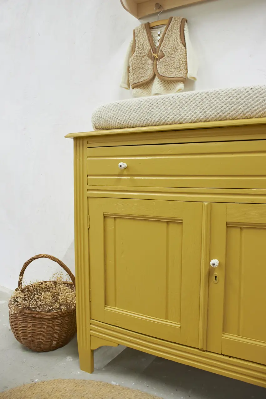 2538-1---Vintage-commode-in-Saffraan---Firma-Zoethout-011