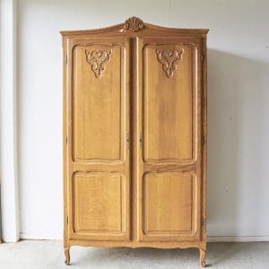vintage demontabele sierlijke tweedeurs kast