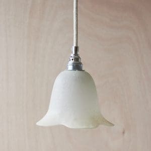 520 vintage gespikkeld lampje met een lieflijke bloemenvorm