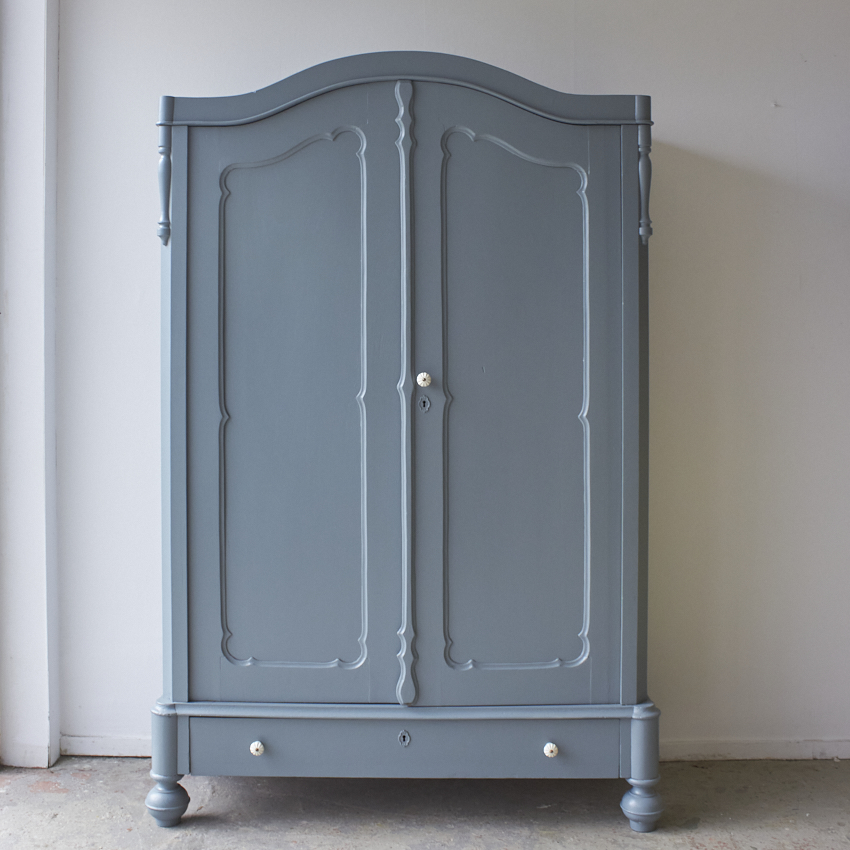 10810-1 Vintage blauwe kast